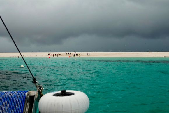 Ruh roh.,.,,, That’s where we are heading via tender to snorkel 