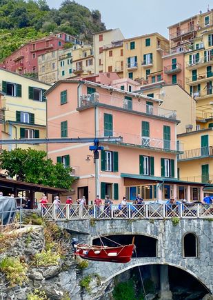 Bringing up the boat in Manarola