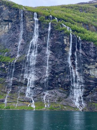 From the ferry to Geiranger 