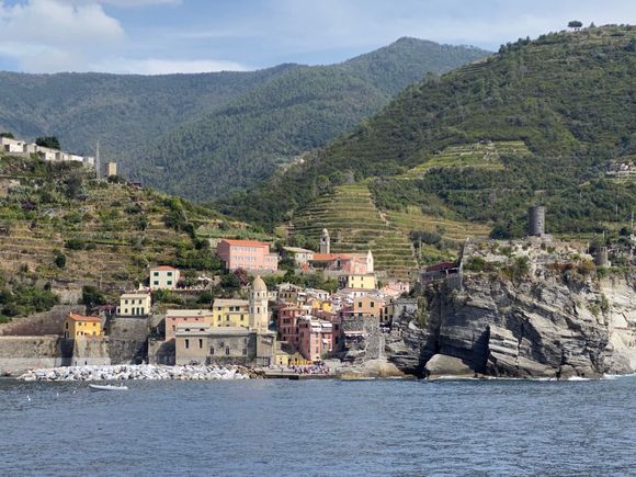 Coming back to Vernazza by boat (and more terraces above it)