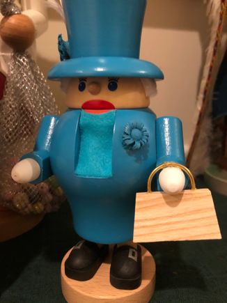 Close up of the Queen.  No idea if this is supposed to be her, just our name because of the pocketbook.