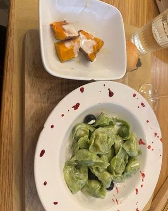 Cappelletti Verde con patate, spinaci ousse di gorganzola & mirtilli