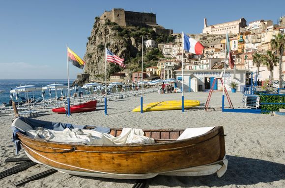 Marina Grande is all about modern Italian beach culture versus the old-school, fisherman charm of Chianalea (see next several pictures).