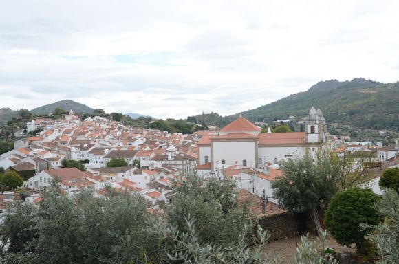 The view of whitewashed Castelo de Vide from its castle
