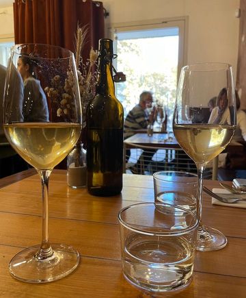 La Mercerie is a popular spot in Noaille, just a couple of blocks from our apartment