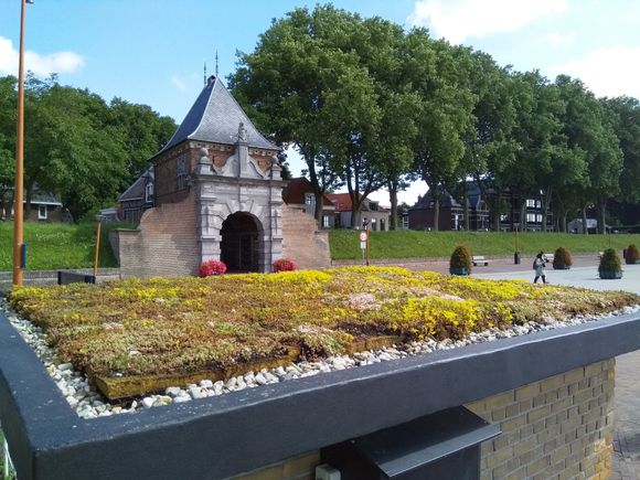 Schoonhoven gate/walls, and a moss roof on the country's smallest museum