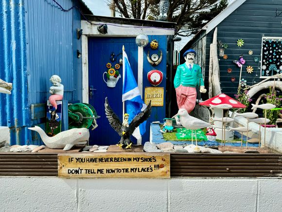 Funky neighborhood. Love the saying!