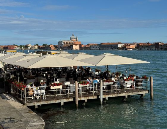 There are many dining establishments along the Zattere