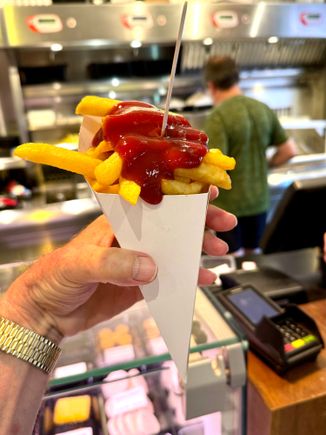 The famous fries are typically served in a cone with mayonnaise or some other interesting sauces. I decided to stick with a known quantity…