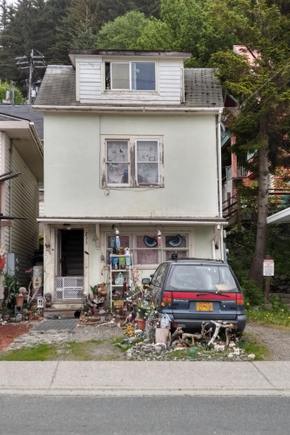 House along Gastineau