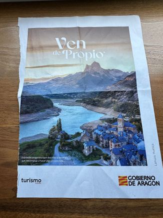 Is this an area suited best for hikers (which we are not) or are there pretty drives and towns, with excellent restaurants?