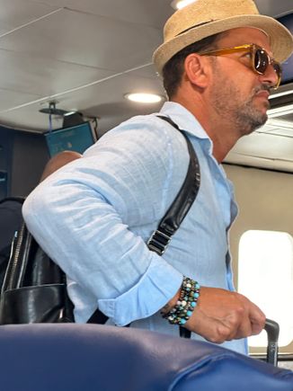 Dapper Italian fellow-traveler.....it's not only the haircuts, it all the rest--the hats, the glasses, the fit of the clothing, etc etc.....!!