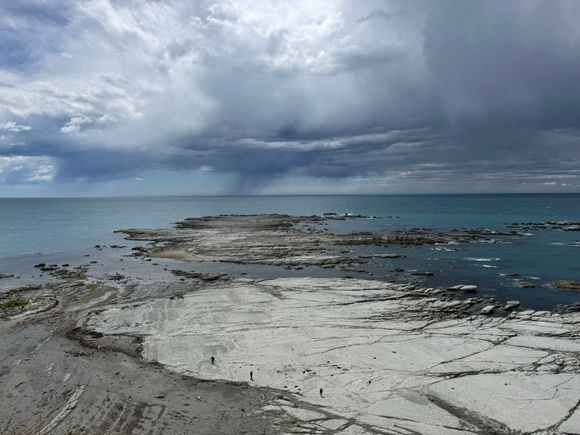 The vast expanse of rock and the South Pacific Ocean - taken from the look-out point.