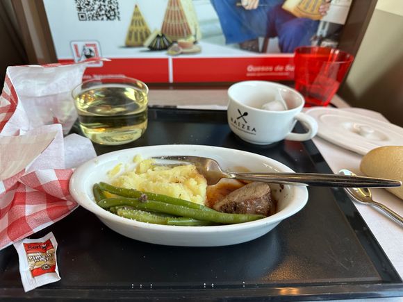 One of four possible meals in Bistro class tasted better than it looks