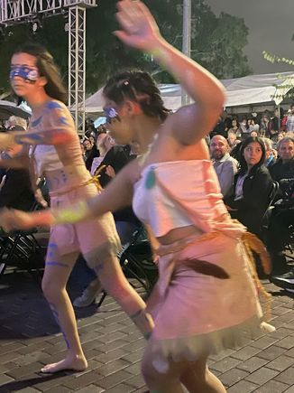 Start of the show.  About dancers in all.