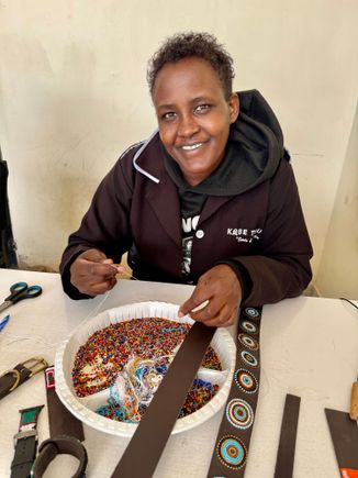 Joyce’s souvenir/jewelry shopping done on day one at this genuine Kenyan glass bead shop. Yay!
