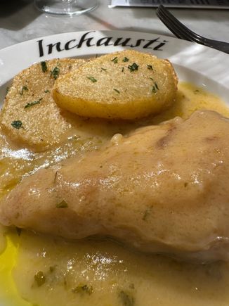 Cod in a delicious sobrehusa sauce, with excellent potato, sliced