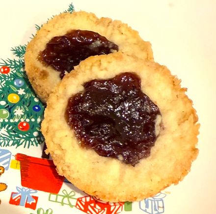 Jelly topped butter cookies 