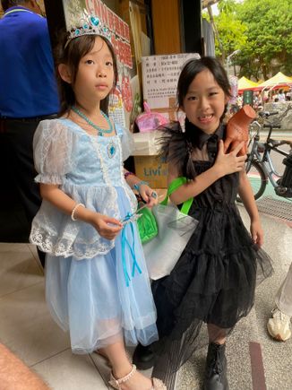 There were lots of cute kids but this one, with the chopped-off hand, is a winner!