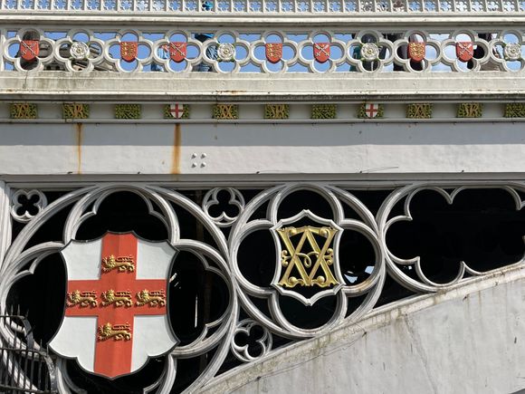 Great detail of the bridge.