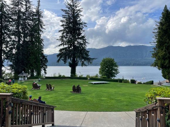 Lake Quinault Lodge.  yk did some wonderful pictures from here just a month ago.  She stayed here...I'm camping.