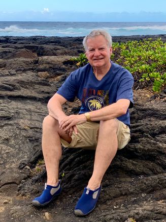 There are black sand beaches on the east side where lots of green sea turtles tend to gather. We hit three such beaches, but struck out.