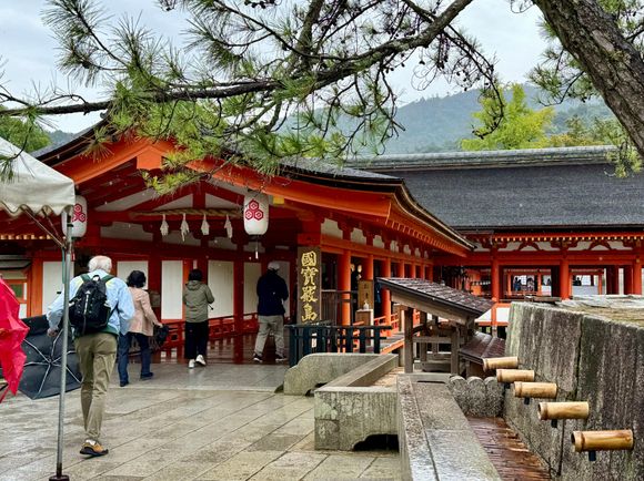ITSUKUSHIMA Shinto-Shrine (JINJA)
is designated as a
NATIONAL TREASURE and A WORLD CULTURAL HERITAGE SITE for its setting of traditional architecture of great artistic and technical merit against a beautiful natural background.