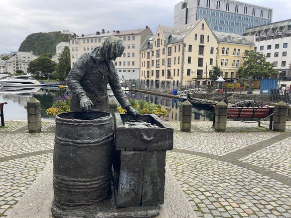 Herring Woman statue