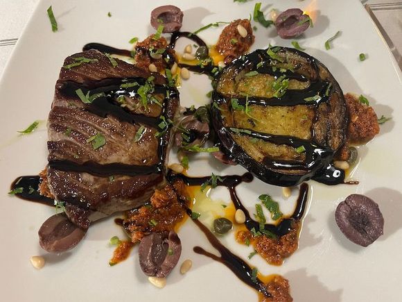 Tuna was in season, and we had it every which way - including this Sicilian style feast (Fuori Ortigia Ristorante, Siracusa)