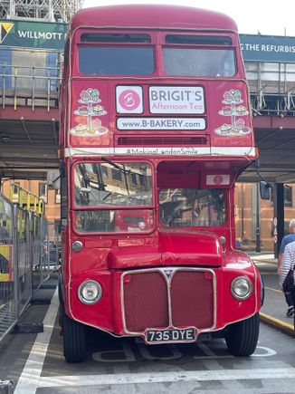 We did an afternoon bus tour tea. 