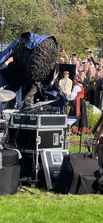 The Queen unveiled the monument 