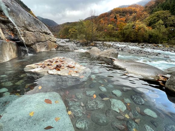 The outdoor onsen, early morning. The air was chilly but the water very warm and steamy. A pinch-me is this real experience.