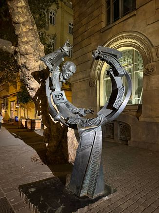 Sculpture in Franz Liszt Square