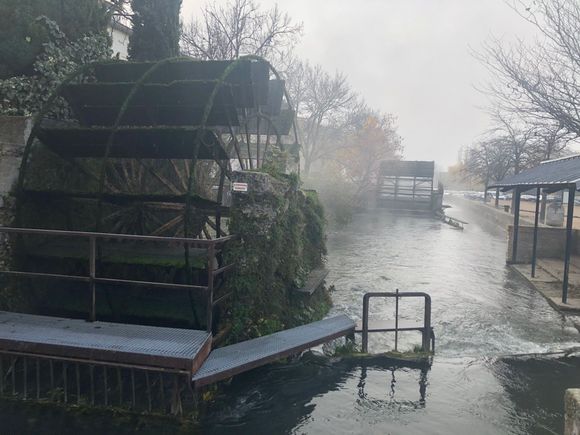 Water wheels on a chilly, foggy morning in December in L'isle Sur La Sorgue