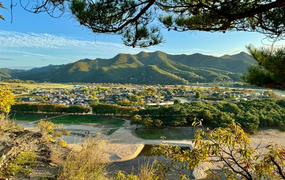 From cliff overlooking Hahoe Village 