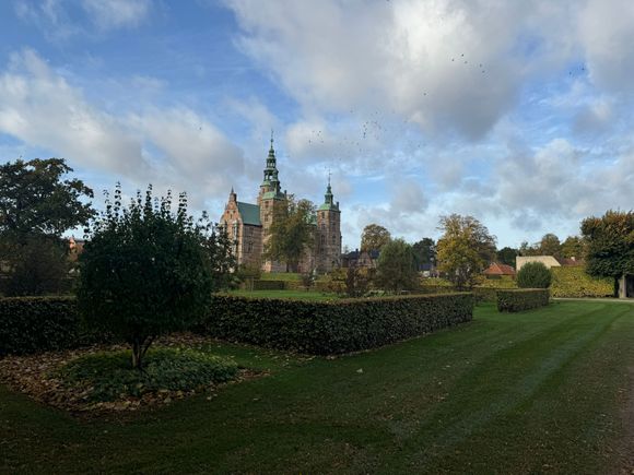 The castle and its gardens 