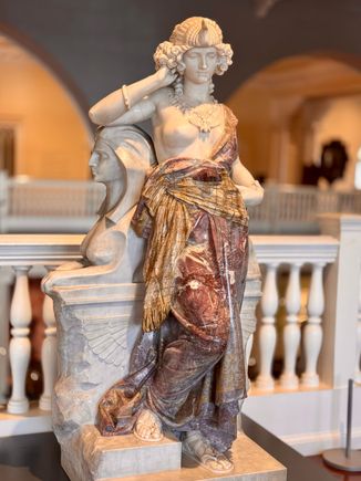 Cleopatra looking mighty fine!