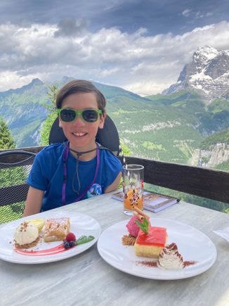 Coffee, juice and cakes at Hotel Alpina in Mürren