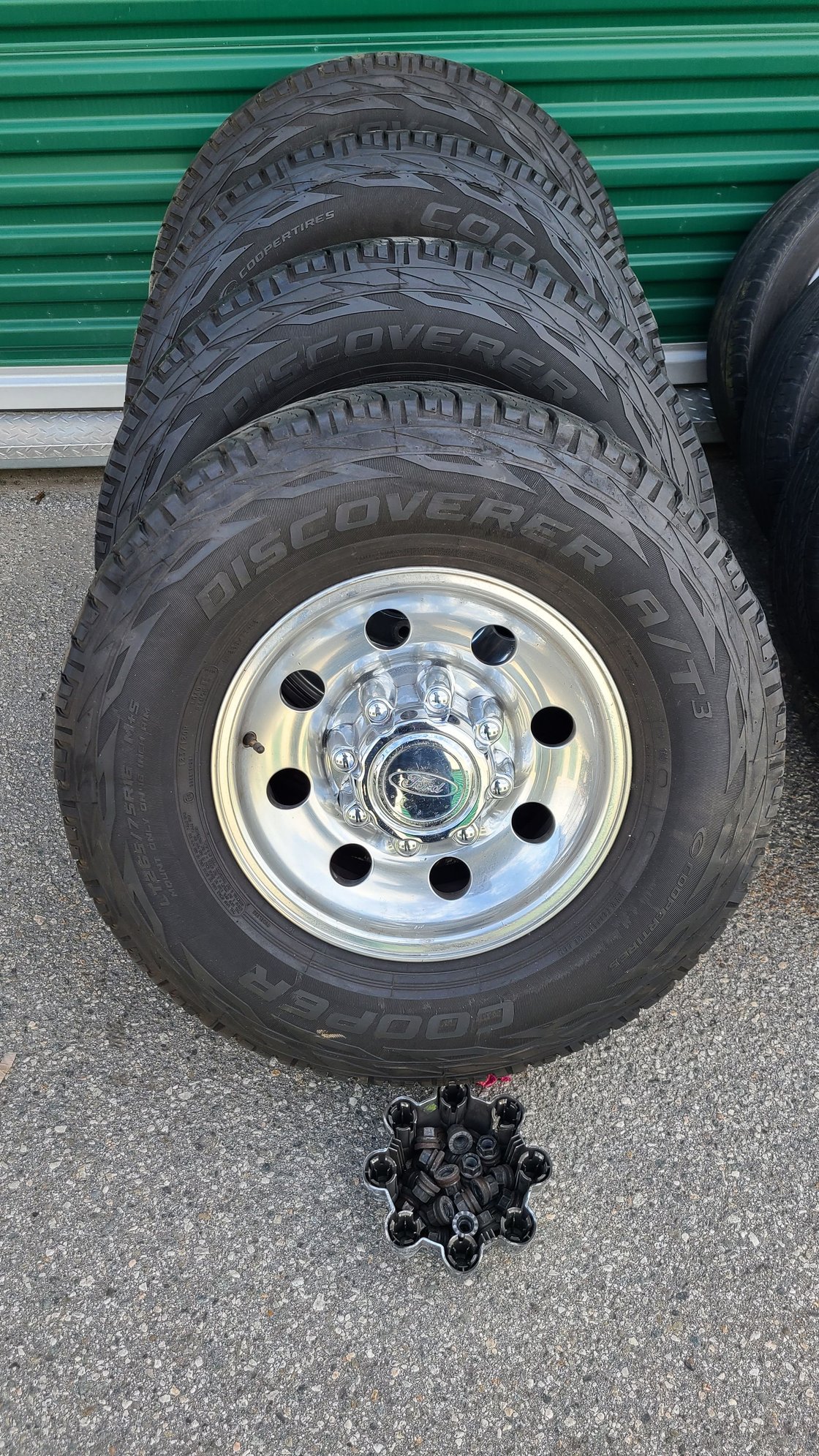 2004 excursion wheels