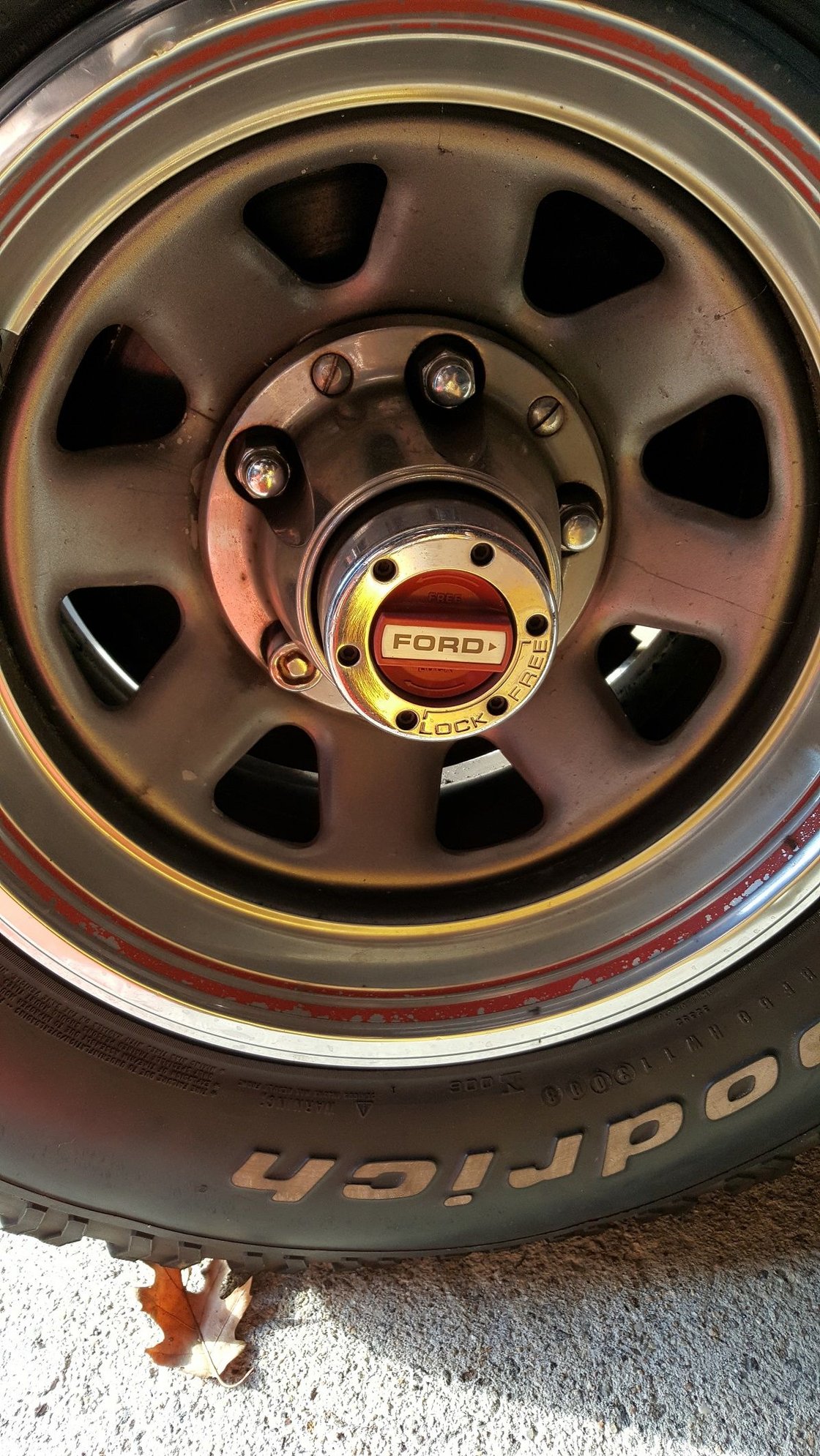 1/2 Ton F150, Bronco, Ranger and Bronco II manual locking Hub Decals! Ford Truck Enthusiasts