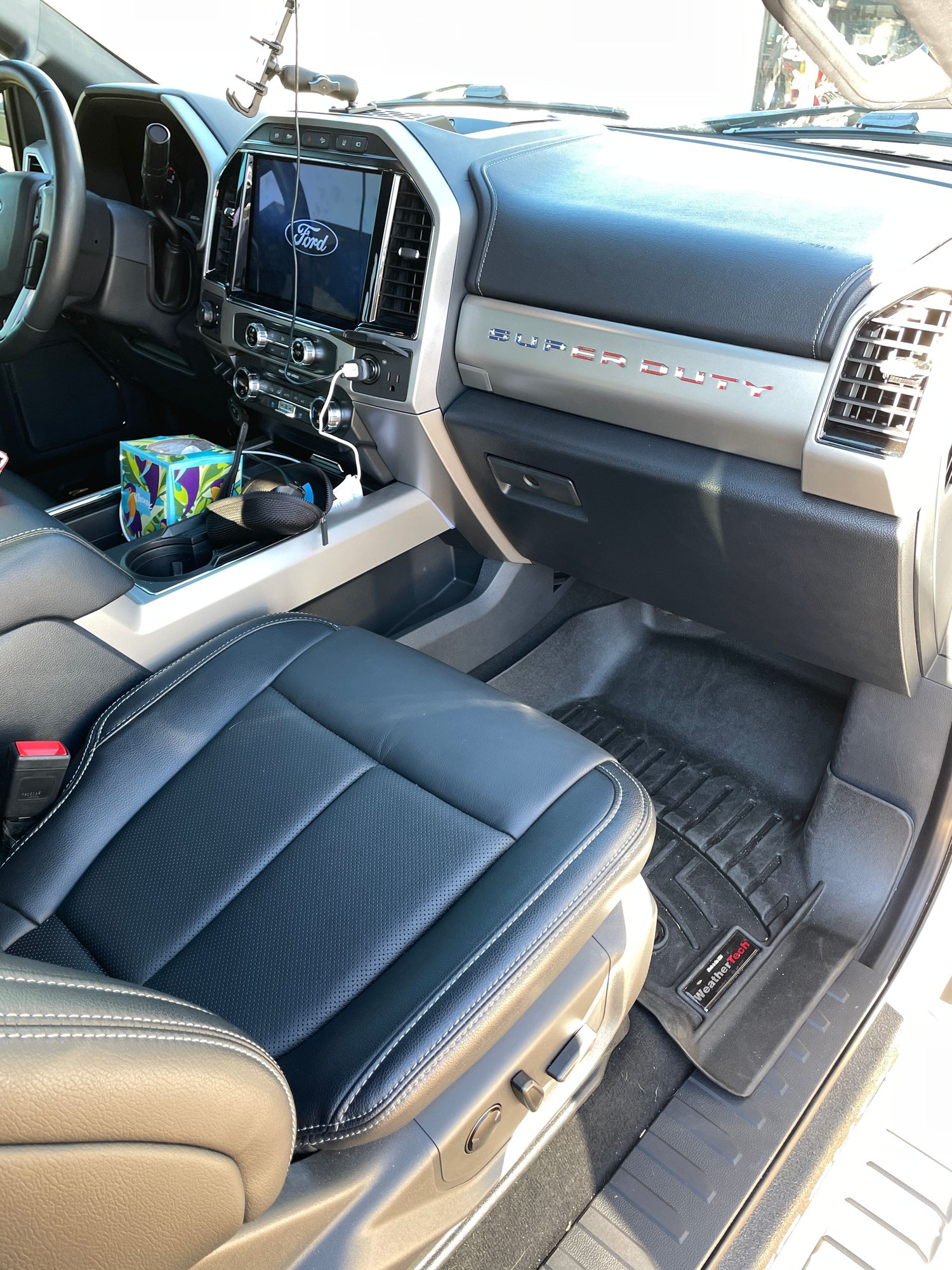 2022 Ford F-350 - Lke New F350 Lariat DRW CCLB 2022 - Used - VIN 1FT8W3DT6NED24734 - 14,100 Miles - 8 cyl - 4WD - Automatic - Truck - White - Adairsville, GA 30103, United States