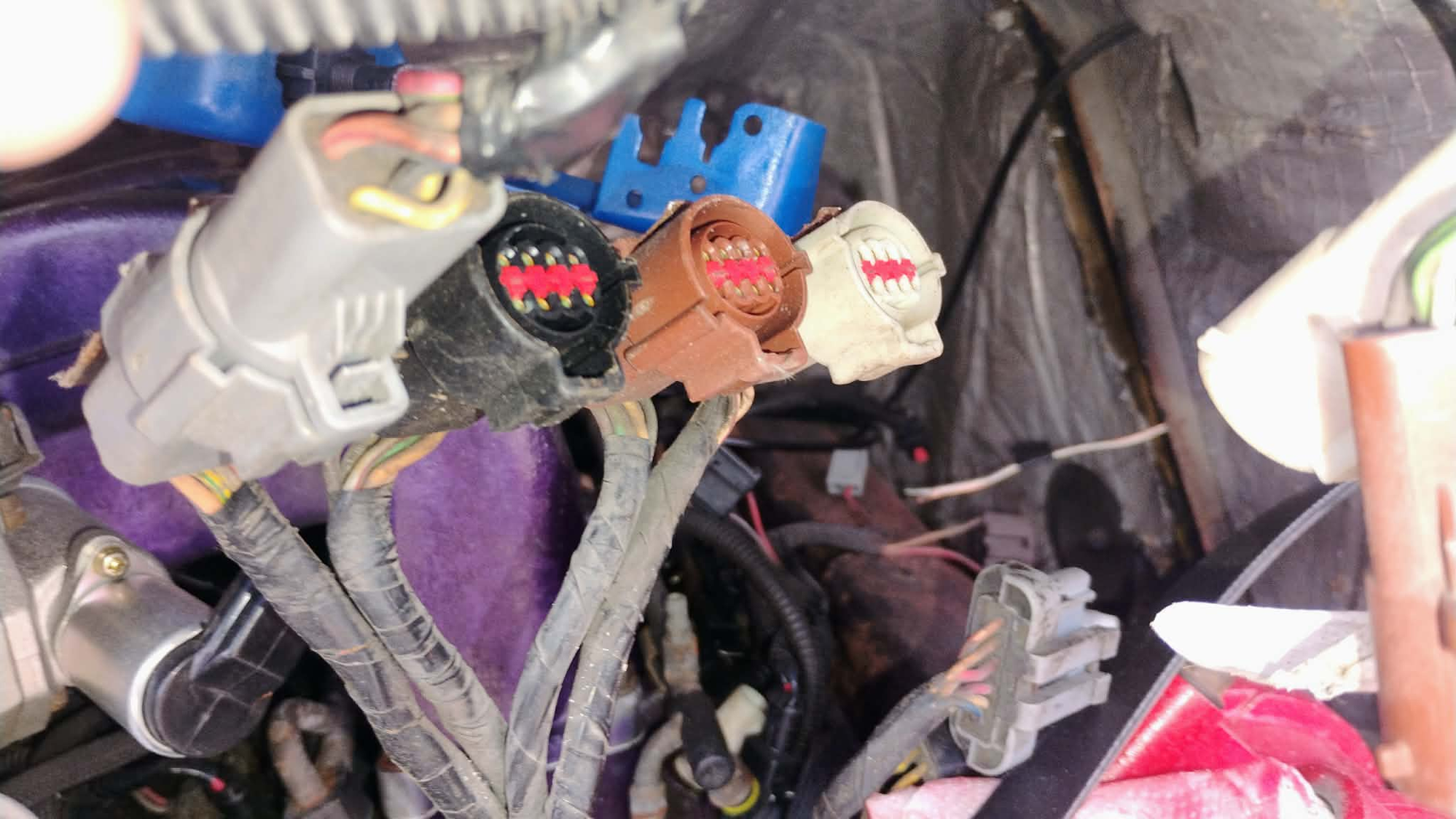 bus connector where I traced S wire breakout