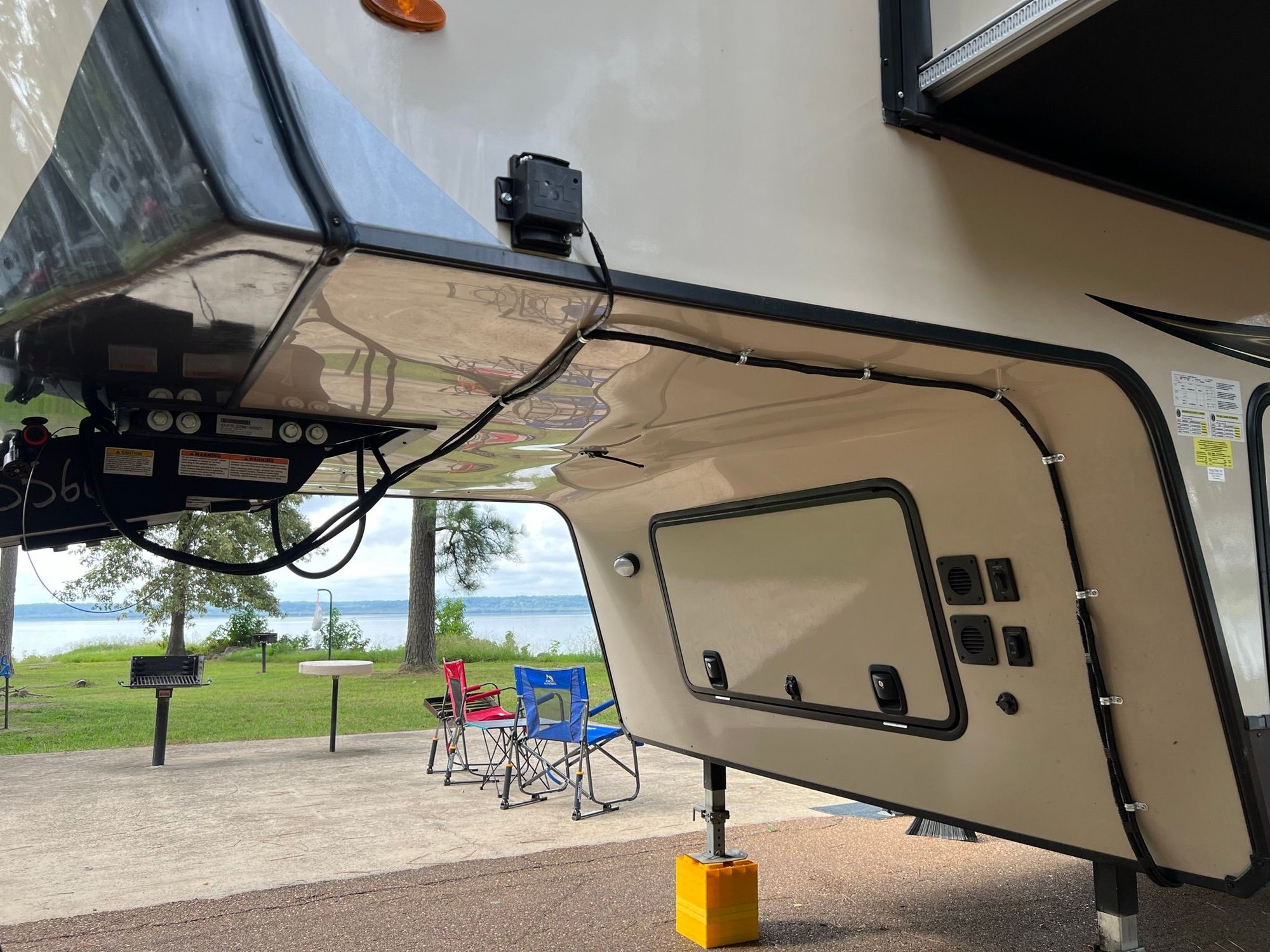 I have a three wire cord for yaw sensor, tpms module, and camera. They also sell a two wire version without yaw, if you dont have Pro Trailer Backup Assist.