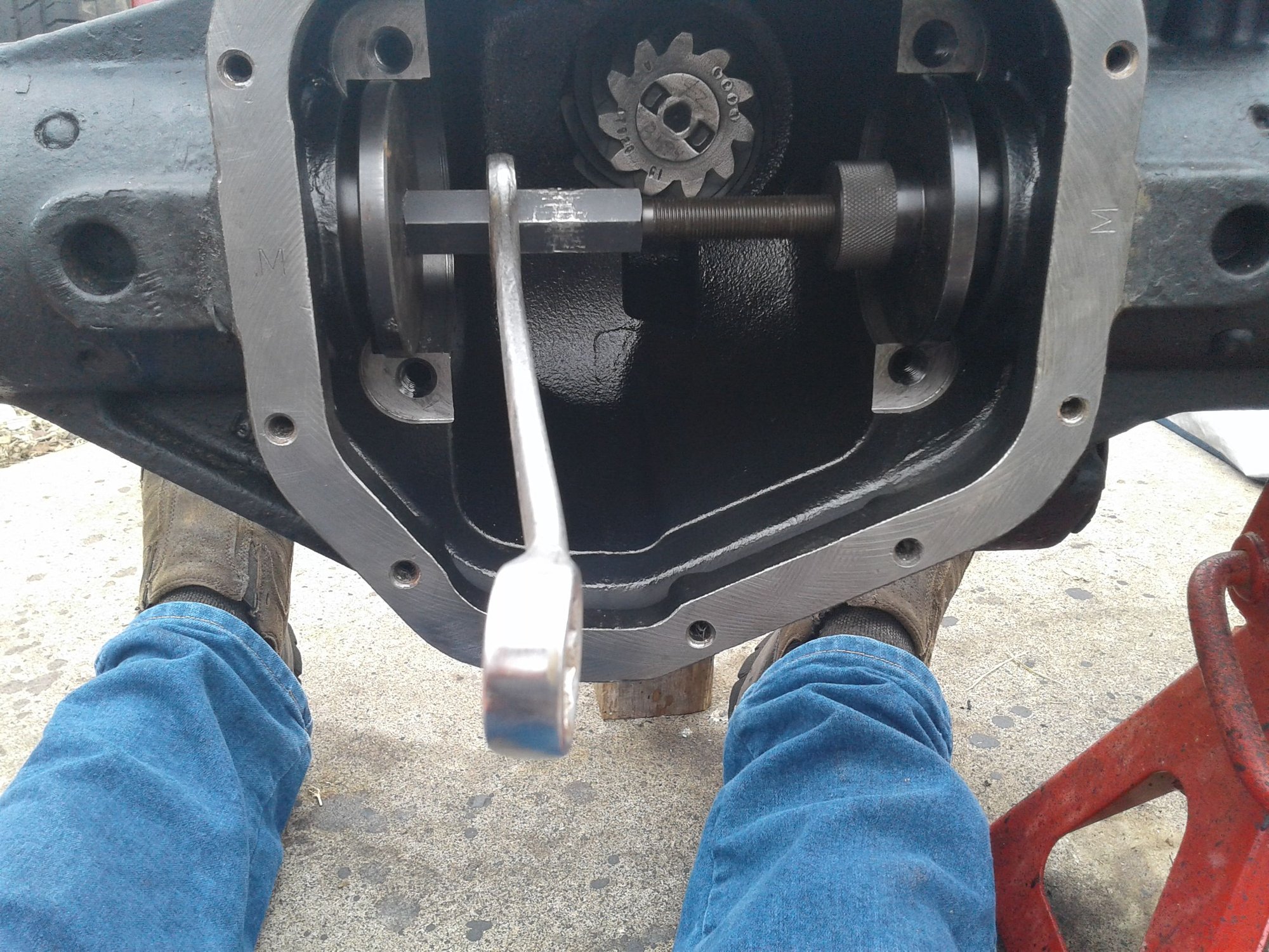 4x4? Inner axle oil seals. How to remove and replace in here > Ford