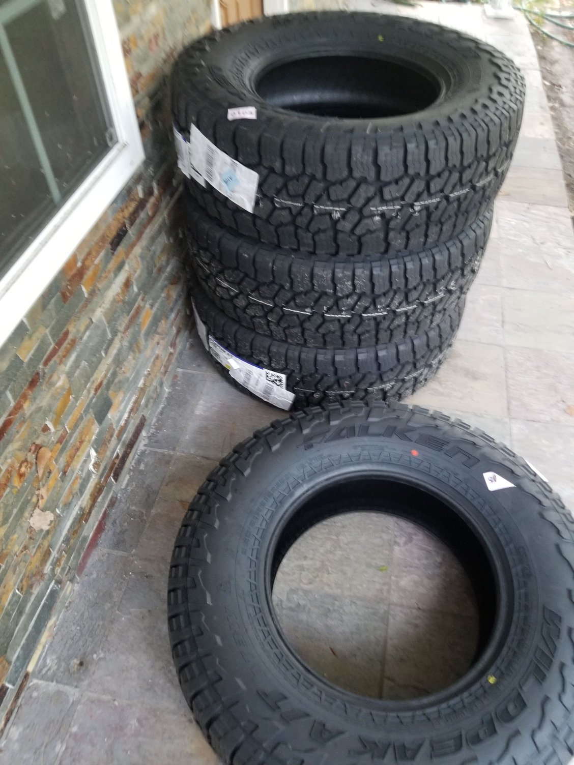 Does anyone have pictures of 295 70r18 tires on their stock rims ...