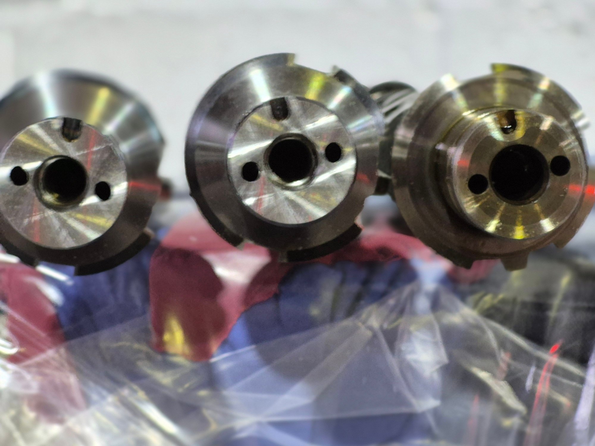 The two on the left are the new ones but the notches in the ends don't match the originals)