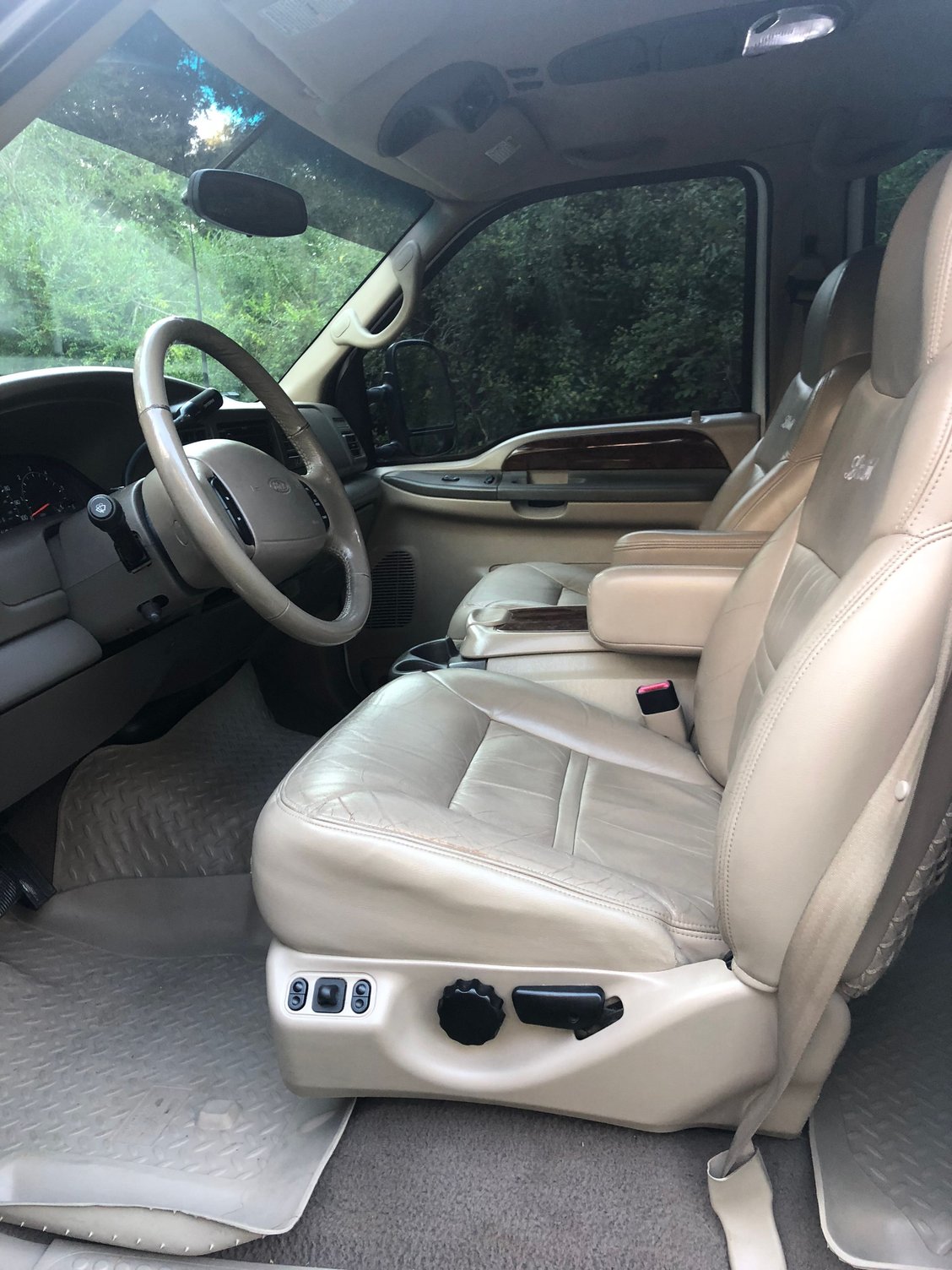 2000 Ford Excursion - 2000 Ford Excursion Limited 4x4 - Used - VIN 1FMNU43S0YEC22935 - 120,000 Miles - 10 cyl - 4WD - Automatic - SUV - White - Anniston, AL 36207, United States