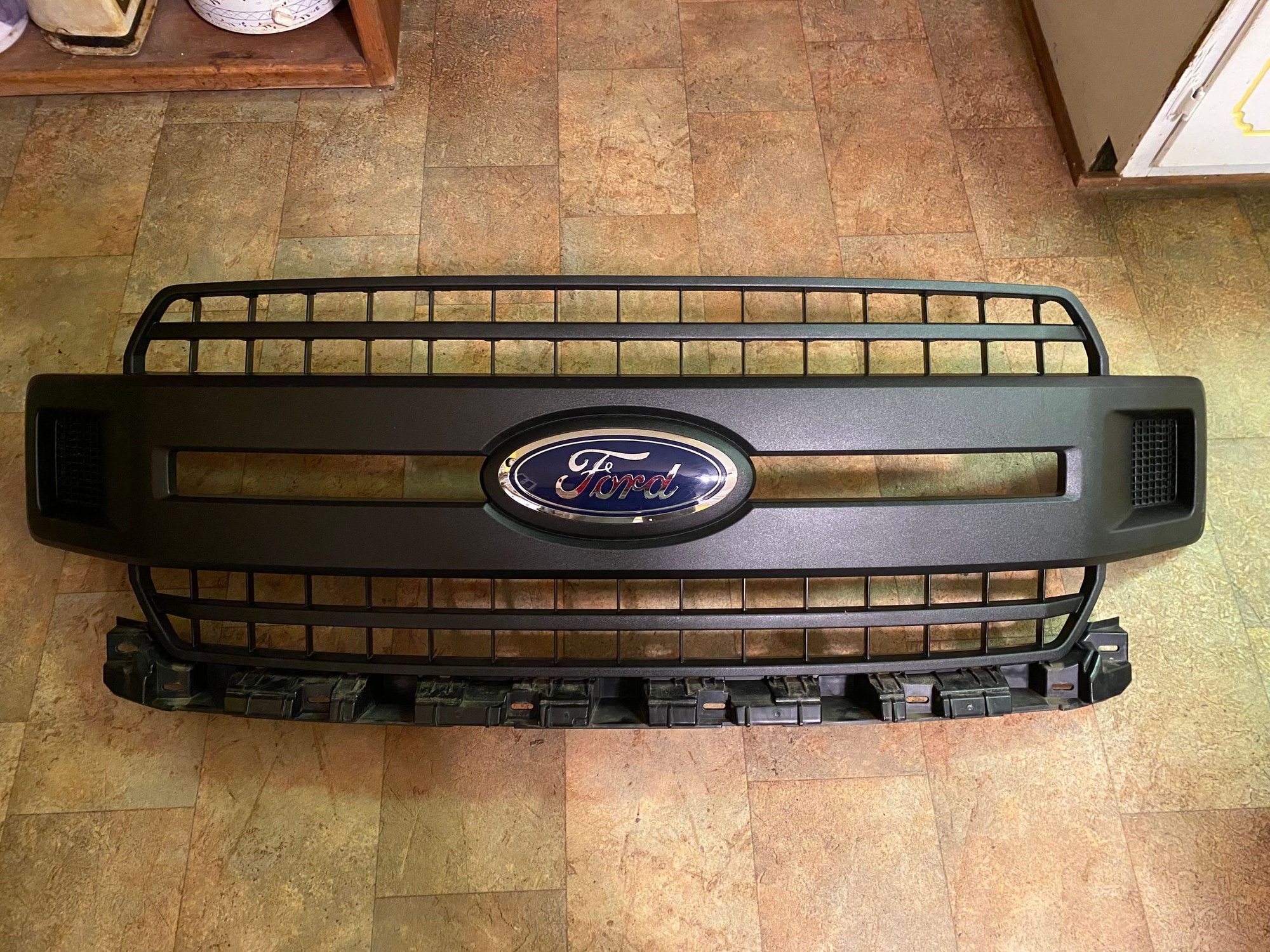 Exterior Body Parts - 2018 / 2019 / 2020 F150 Black XL Grille / F-150 Grill in Great Shape... - Used - 2018 to 2020 Ford F-150 - Louisville, KY 40010, United States