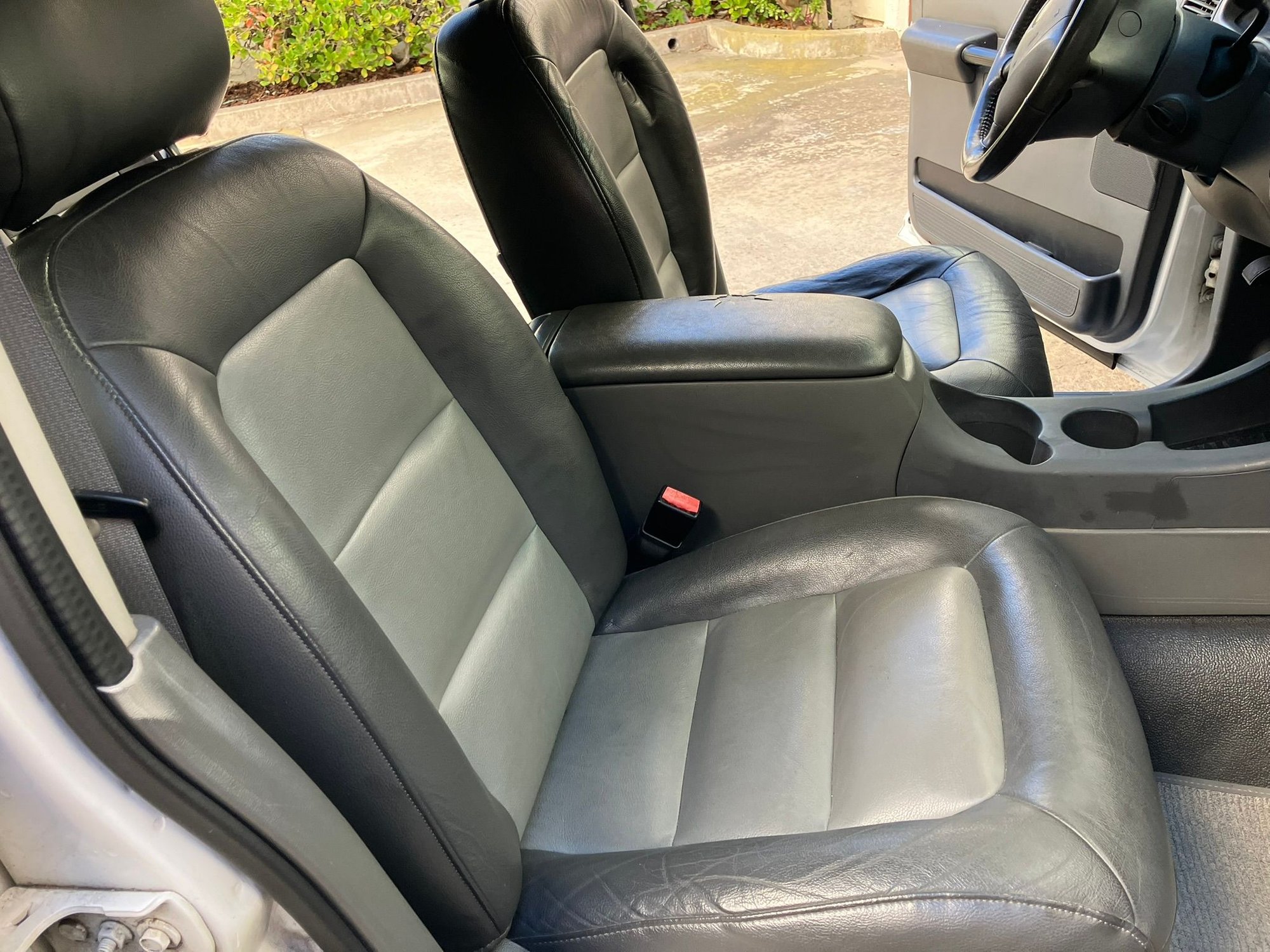 2004 Ford Explorer Sport Trac - 2004 Ford Explorer Sport Trac XLT - Used - VIN 1FMZU67K34UA15415 - 200,071 Miles - 6 cyl - 2WD - Automatic - SUV - White - San Diego, CA 92037, United States