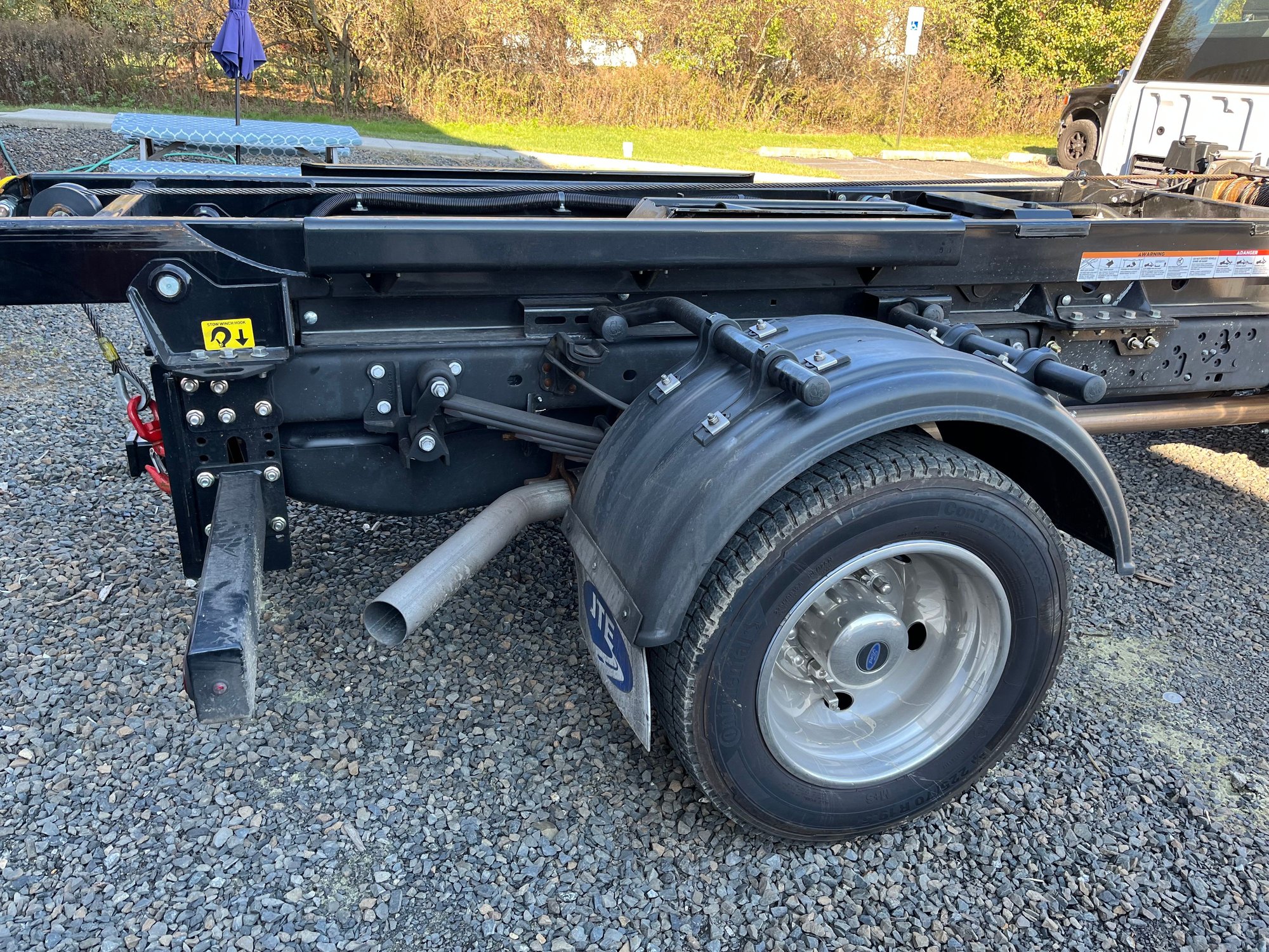 Barely used F550 with switch and Go hoist and 1 dumpster Cab/Chassis